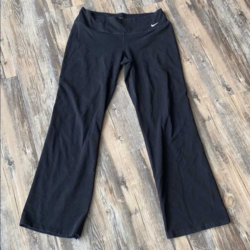 Black nike yoga pants